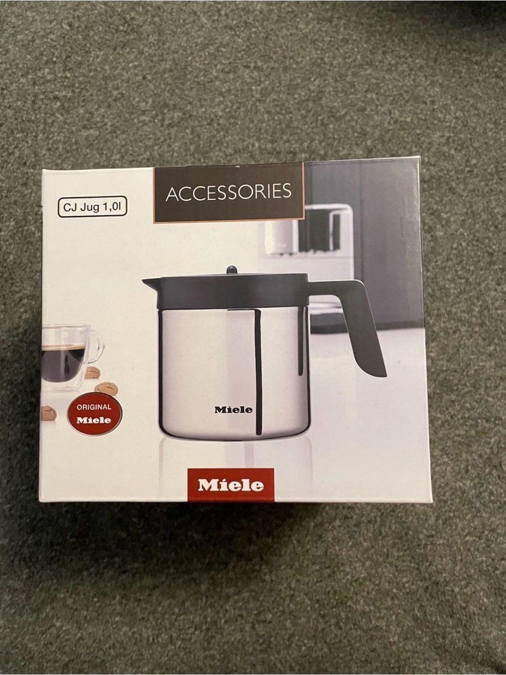 Stainless Steel Milk Jug with Black Handle - 1.0L